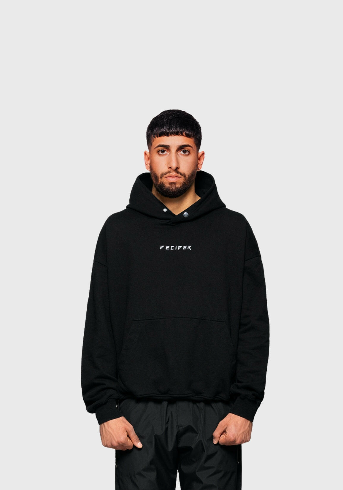 DCDR BASIC BLACK HOODIE.