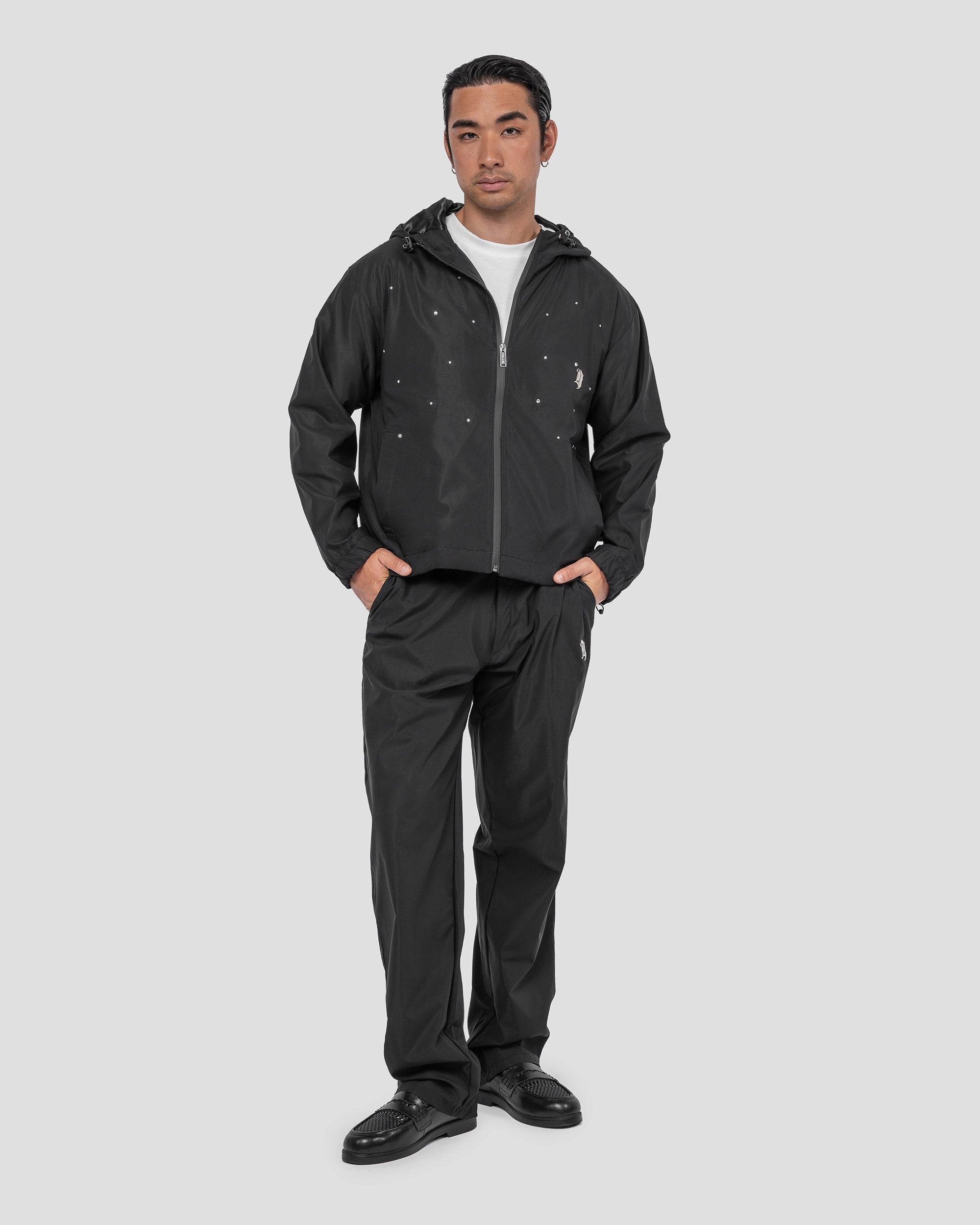 Schwarze Stretch-Satin-Jacke mit Strassdetails