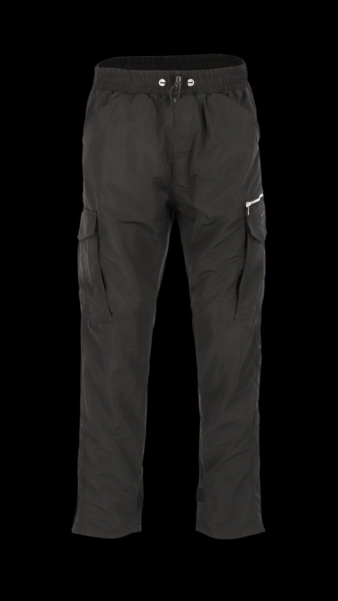Decider Trackpants in schwarz mit Taschen und Reißverschluss vor transparentem Hintergrund