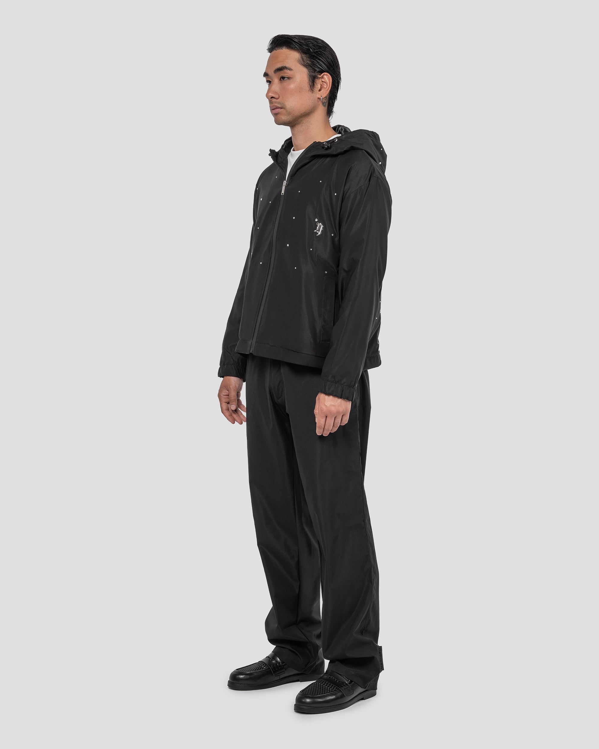 Schwarze Stretch-Satin-Jacke mit Strassdetails
