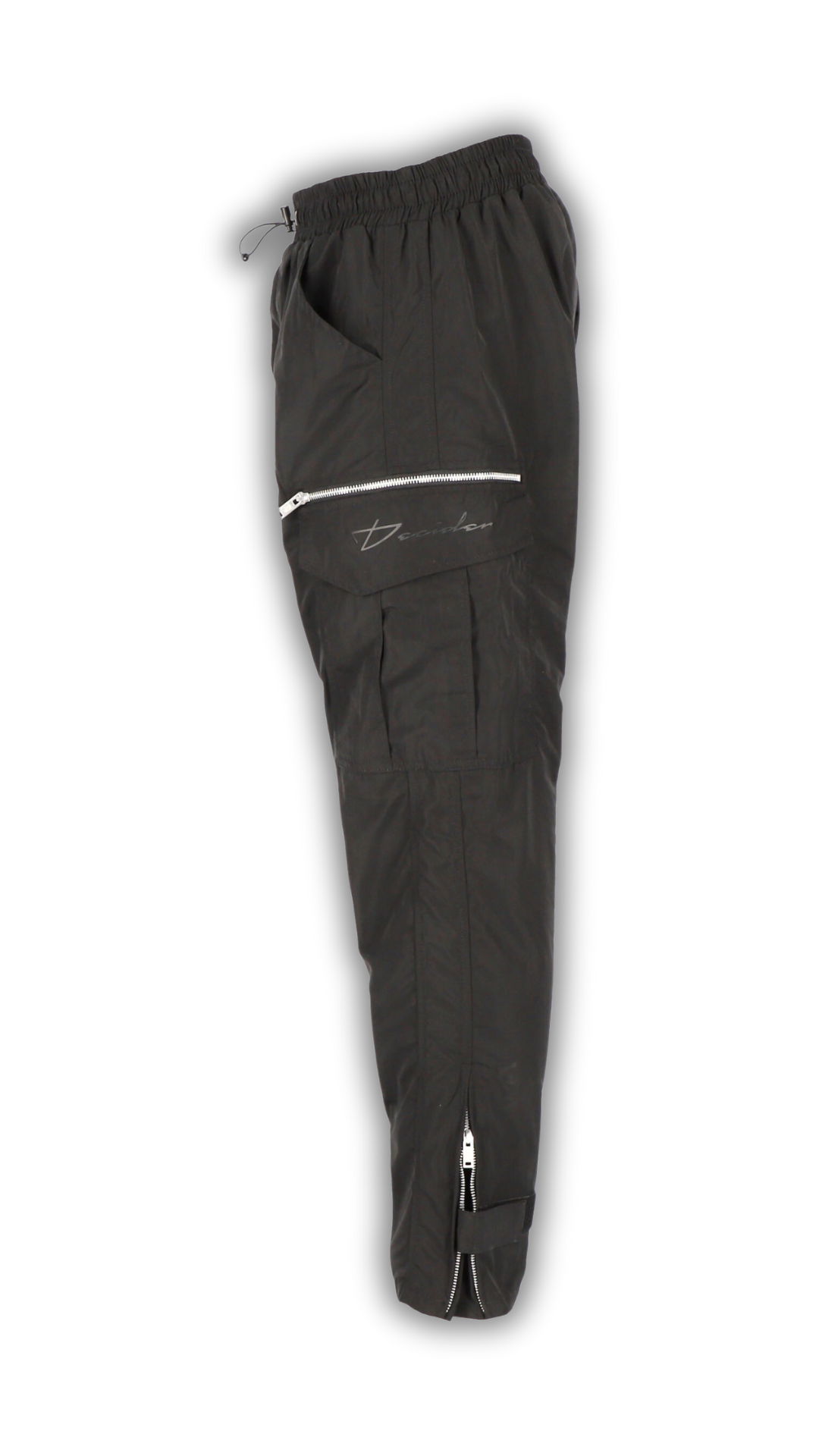 Seitlihe Ansicht der Decider Flare Track Pants in schwarz mit verstellbarem Reißverschluss am Knöchel.