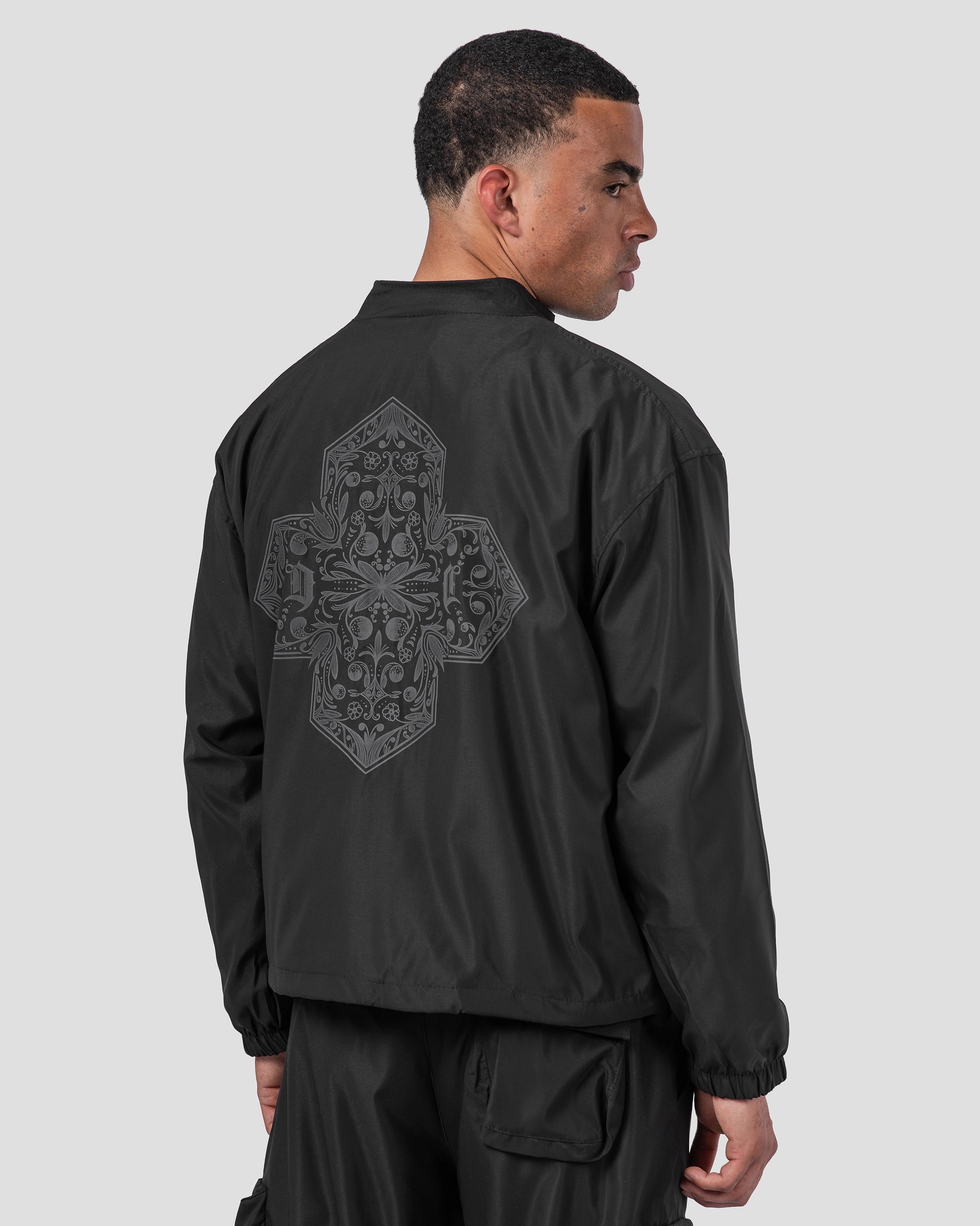 Technische Jacke mit Kreuzprint Schwarz
