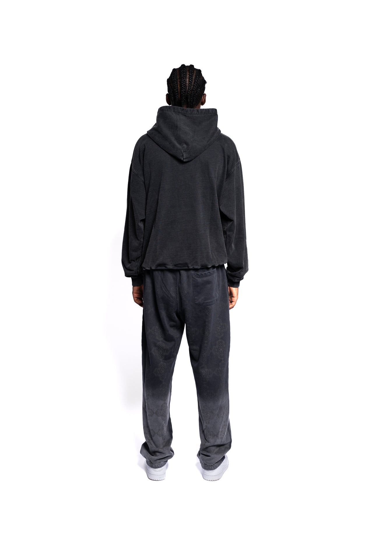 Rückansicht des schwarzen D Lab Hoodies für Herren, betont lässigen Komfort und zeitgemäßes Design für den modernen Kleiderschrank