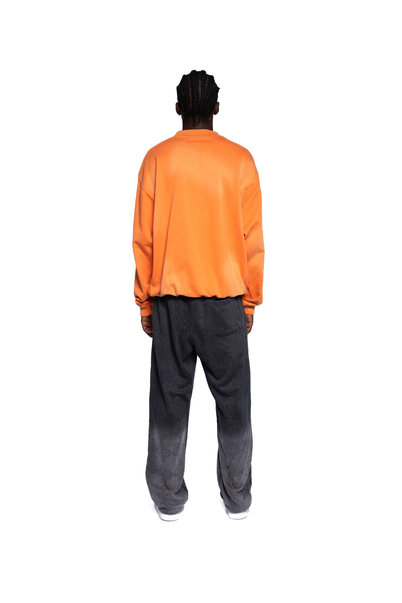 Rückansicht des Herren Sweatshirts von Decider in leuchtendem Orange